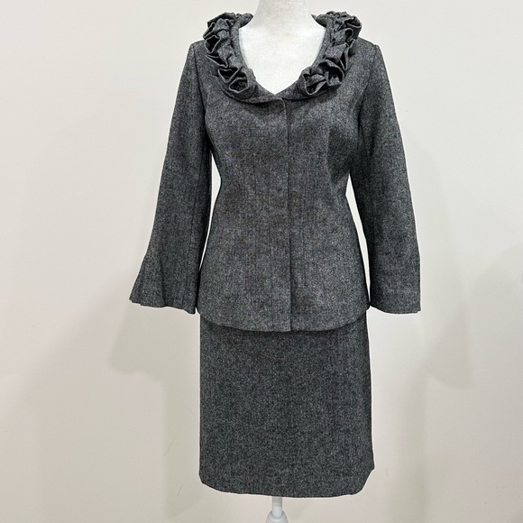 NWT Saks Fifth Avenue Women’s‎ suit skirt & Jacket Set GreyWool Blend Size 10
